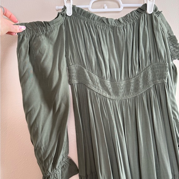 Off-Shoulder Maxi Dress - maternity or not! - Picture 9 of 9